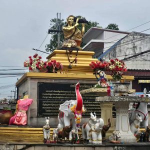 Monument to Phra Nang Si Sa Ket